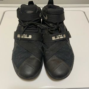 Nike LeBron Soldier 9 size 12.5